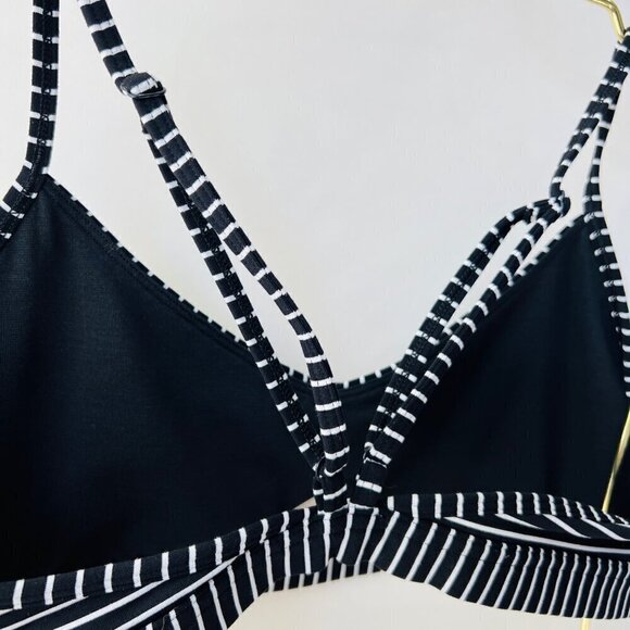 Lululemon deeper breath bra, black/white stripes, Size 10 J139 - Picture 8 of 9